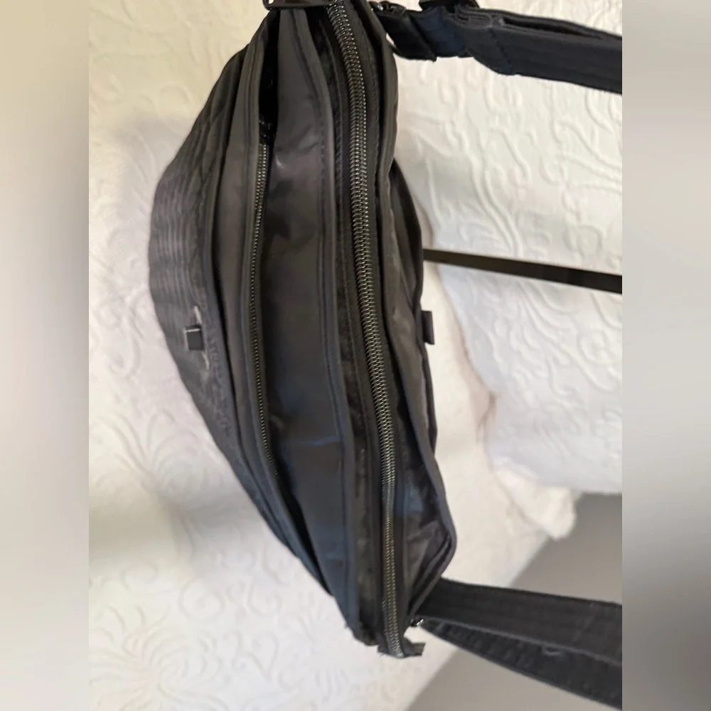 Gently Used Lug Grey Insulated Shoulder Bag
